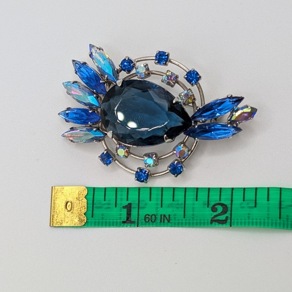 Vintage Mid-Century Blue Rhinestone Brooch | Aurora Borealis & Sapphire Glass - Picture 4 of 4